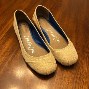 TOMS size 8w flats